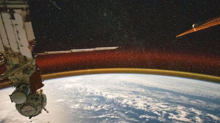 See Earth’s atmosphere glow gold in gorgeous photo taken from the ISS_65ba5c86d3369.jpeg