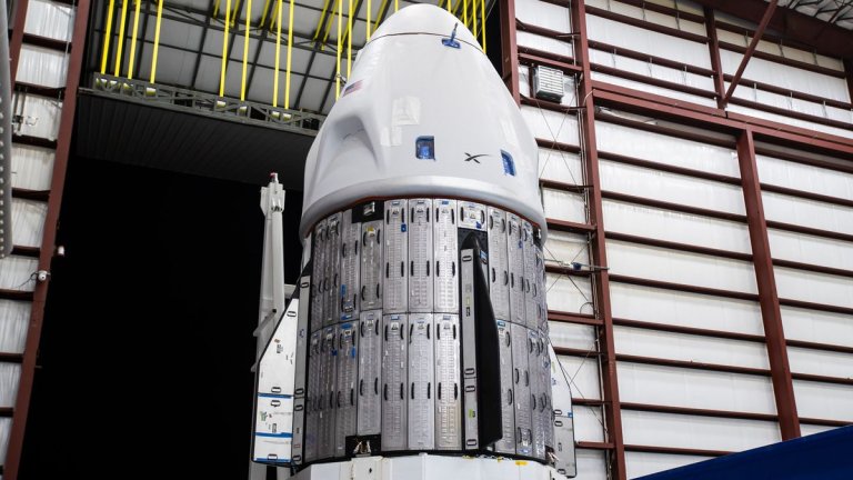 SpaceX Dragon capsule arrives at pad for Ax-3 astronaut launch (photos)_65a1afa7aa38a.jpeg