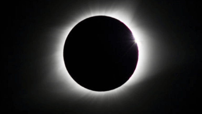 The thrilling solar eclipse is soon. An expert gave us viewing tips._65abfe61b3d0c.png