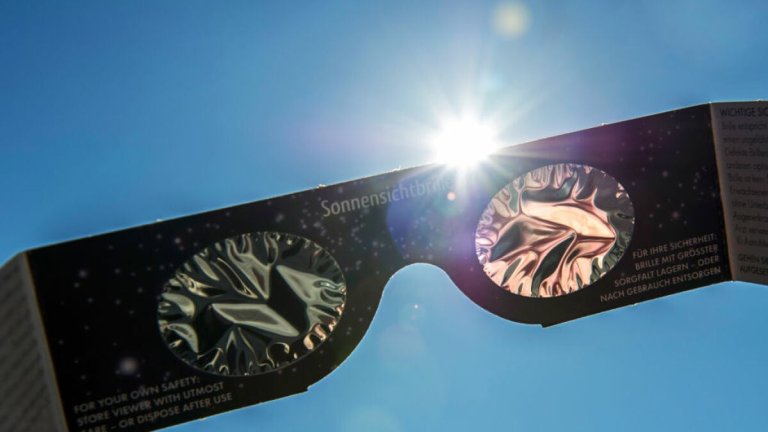 A solar eclipse can cook your eyes. Here’s when to put the glasses on._65c7e458b9983.jpeg