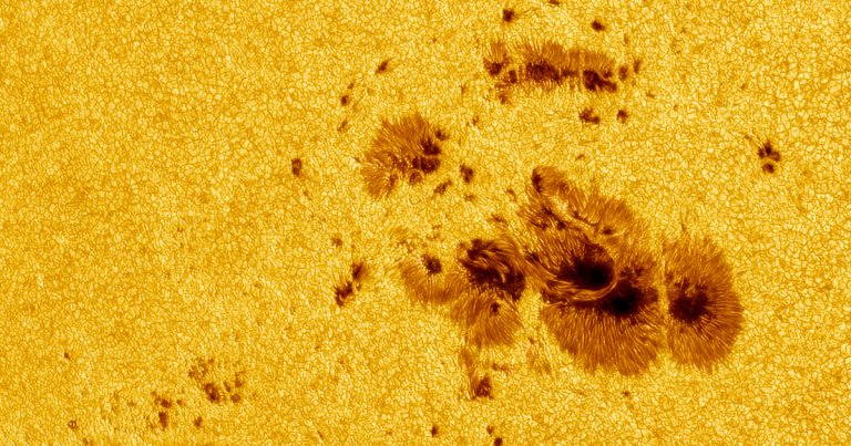 Gigantic Spot on Surface of Sun Turns to Face the Earth_65ca416ecbc63.jpeg