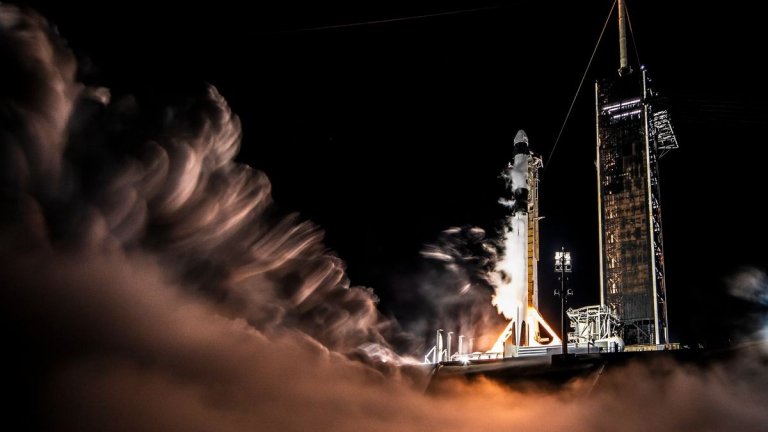 SpaceX fires up rocket ahead of March 1 astronaut launch (photos)_65df5c1f451c5.jpeg