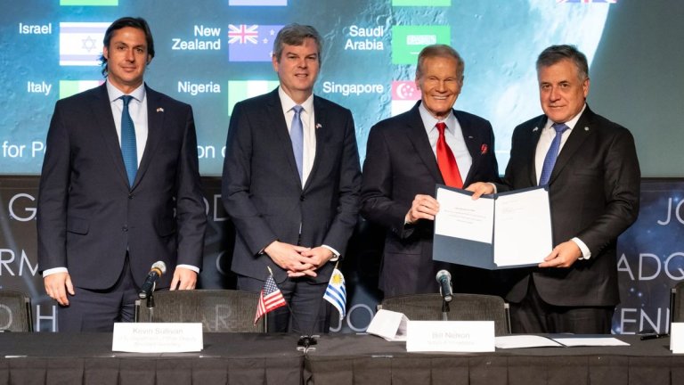 Uruguay signs Artemis Accords for responsible space exploration_65d11e90b7a3c.jpeg