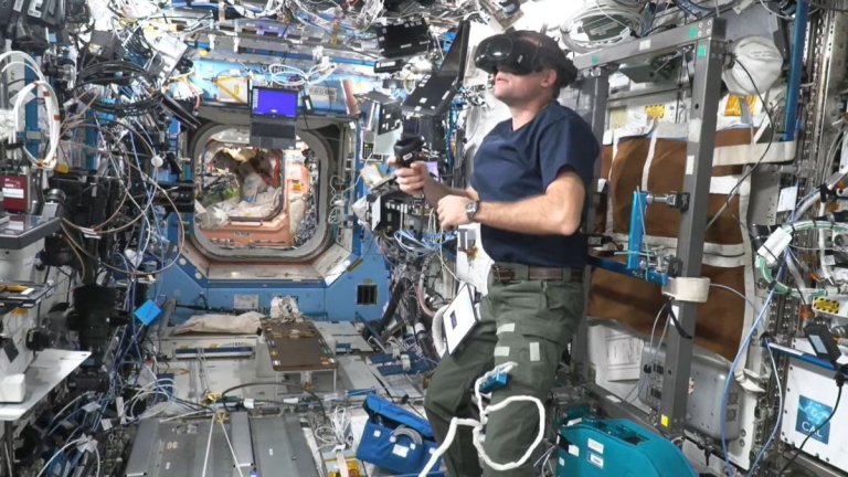 Why a VR headset on the ISS ‘really makes a difference’ for astronaut exercise_65d907b857e38.jpeg