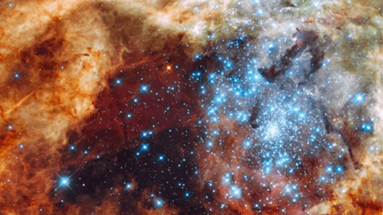 Hubble Space Telescope finds bucket of cosmic Easter eggs — 500 blue and red stars_6609d9e83ed03.png