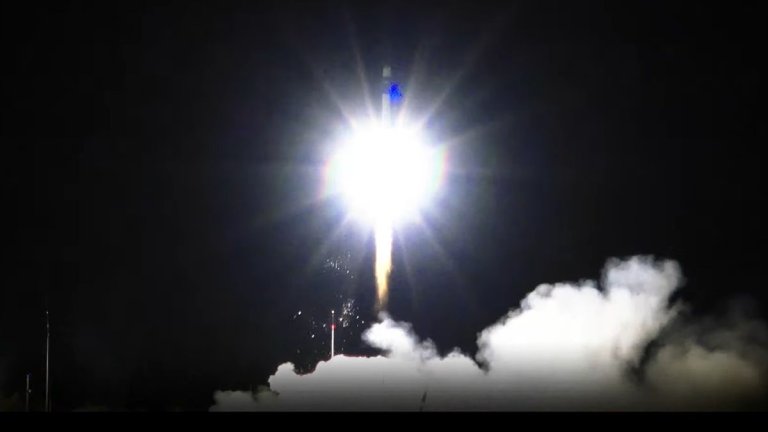 Rocket Lab launches a commercial radar-imaging satellite in dramatic night launch (video)_65f075ddd4322.jpeg