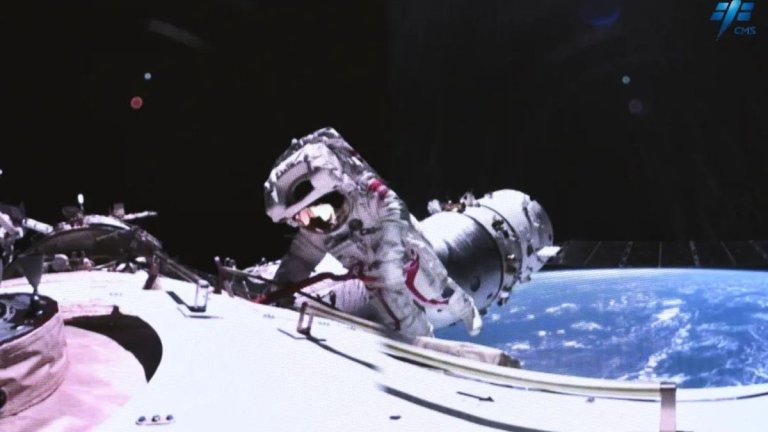 Watch Chinese astronauts fix Tiangong space station solar wing in 8-hour spacewalk (video)_65e76d6854793.jpeg