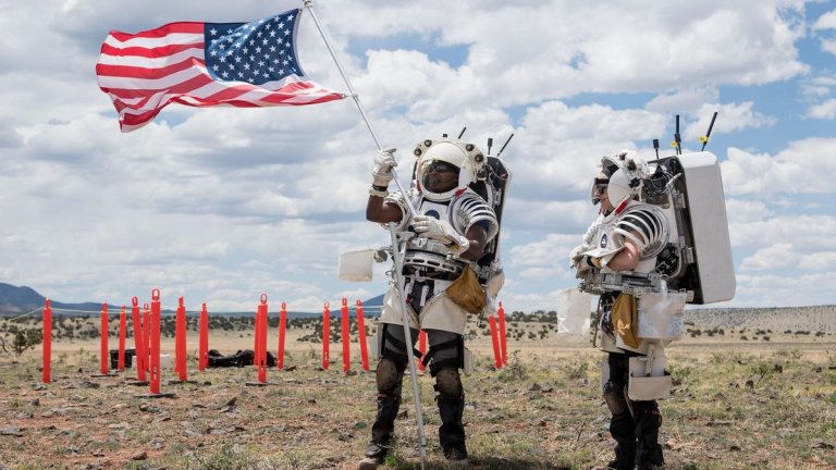 NASA astronauts practice ‘moonwalking’ in the Arizona desert (photos)_6648429324795.jpeg