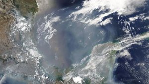 Satellites capture smoke pouring from hundreds of wildfires across North America (photos)_664e69b214ce7.jpeg