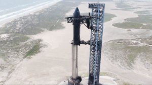 SpaceX stacks Starship megarocket ahead of 4th test flight (video, photos)_6646808dc1194.jpeg