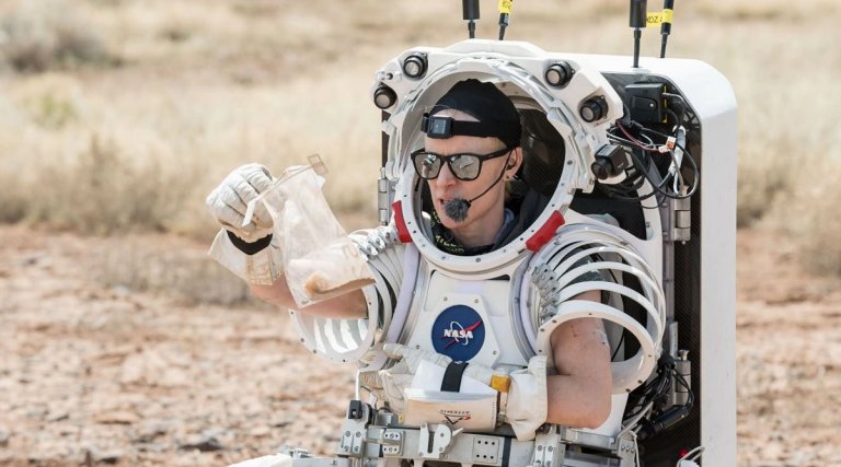 Strange Photos Show NASA Astronauts Testing Spacesuits With No Arms or Visors_664b6717f1080.jpeg