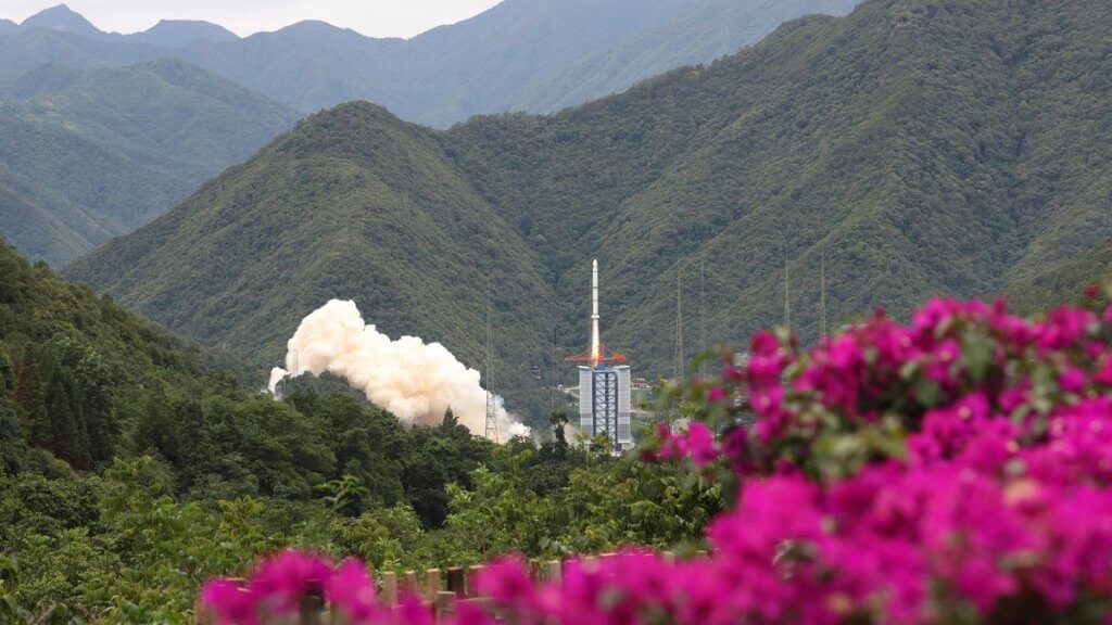 Chinese Rocket Seen Falling on a Village Was Spewing Highly Toxic Chemicals_667afa5c801cc.jpeg