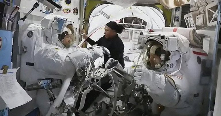 NASA Investigating Why Water Spewed From Spacesuit During Spacewalk_667d80032e301.jpeg