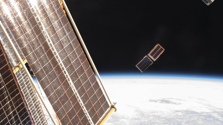 Watch 2 tiny satellites deploy from the ISS in dazzling time-lapse video_667deef069348.jpeg