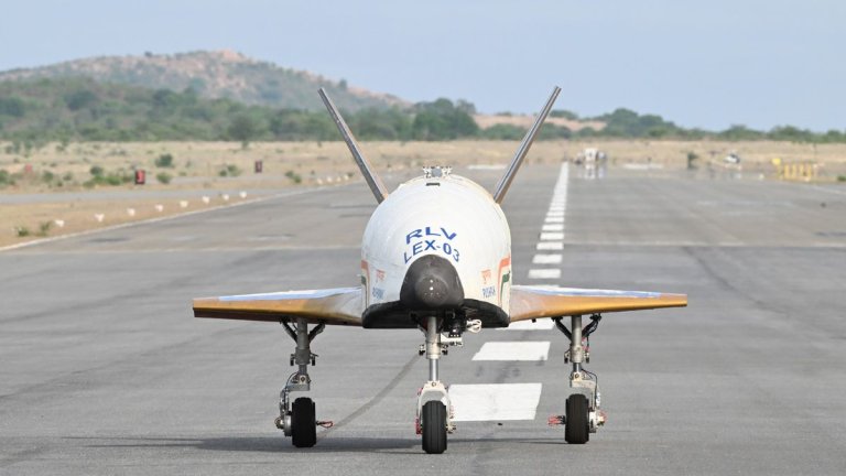 Watch India’s reusable space plane prototype ace its final landing test (video)_667f4071a2914.jpeg