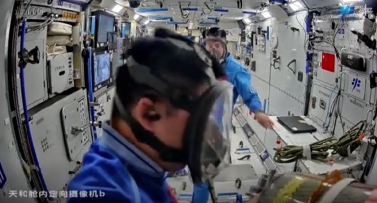 Chinese astronauts simulate a debris-strike emergency on the Tiangong space station (video)_66a18779a63f0.jpeg