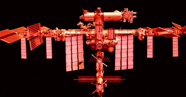 Former Space Agency Leaders Horrified by Plan to Destroy Space Station, Say It Would Be Easier to Save It_669a81318f833.jpeg