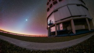 Ghostly ‘zodiacal light’ glows above the Very Large Telescope in Chile (photo)_66aac21d34a43.jpeg