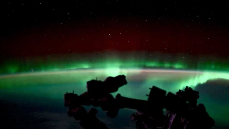 ISS astronaut captures auroras and a meteor in stunning timelapse from space (video)_66a42ab187b9b.jpeg