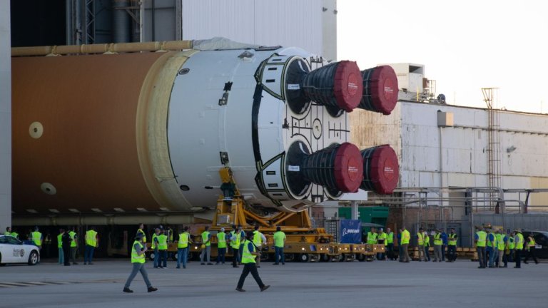 NASA rolls giant Artemis 2 moon rocket core off the factory floor for astronaut mission (video)_6696fb868d8a9.jpeg