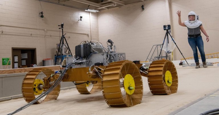 NASA Scrapping Finished $450 Million Moon Rover, Will Send Dead Weight “Simulator” to Moon in Its Place_66a50d1aa3b1f.jpeg