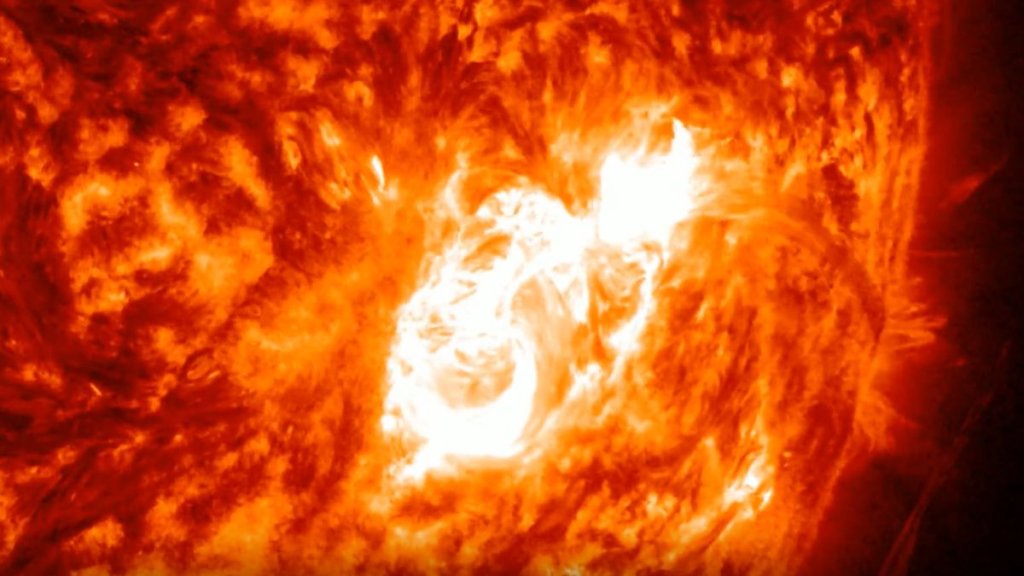 Sun unleashes powerful X-class solar flare triggering radio blackouts over Australia, Southeast Asia and Japan (video)_6695397180adb.jpeg