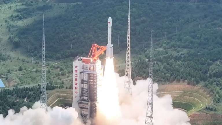 China launches 1st batch of satellites for planned 14,000-strong megaconstellation (video)_66b3fc888101f.jpeg