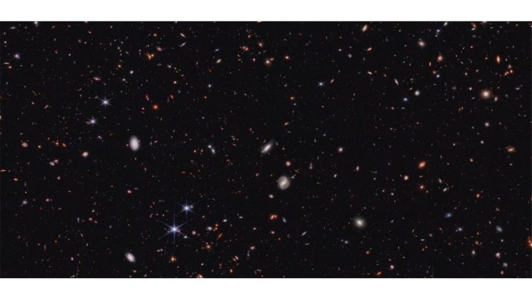 Early galaxies weren’t mystifyingly massive after all, James Webb Space Telescope finds_66d1de839fc04.jpeg