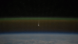 Astronaut captures stunning timelapse of Comet Tsuchinshan-ATLAS from ISS (video)_66edf1cc06797.gif