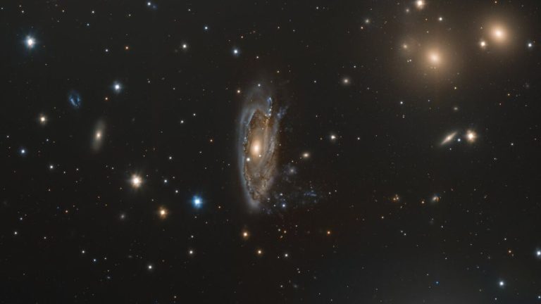 Gas and stars ‘stolen’ from galaxy in striking European Southern Observatory photo and video_66e8abb430863.jpeg