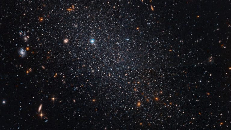 Hubble telescope spies a sparkling ‘cosmic fossil’ 3 million light-years away (image)_66d794f948635.jpeg