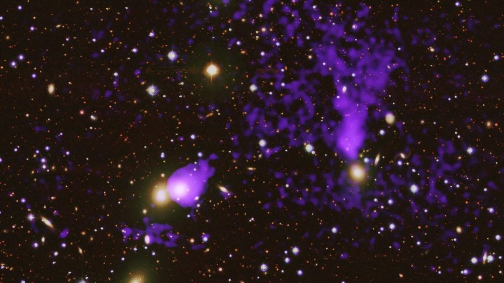 NASA’s Chandra X-ray telescope sees streams of gas cross in distant galaxy cluster (image)_66fb20dbf0091.jpeg