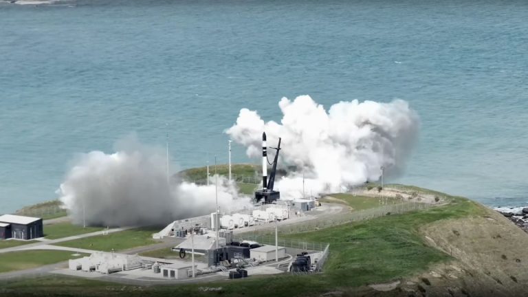 Rocket Lab aborts launch of 5 ‘Internet of Things’ satellites at last second (video)_66ebbf2f476f4.jpeg