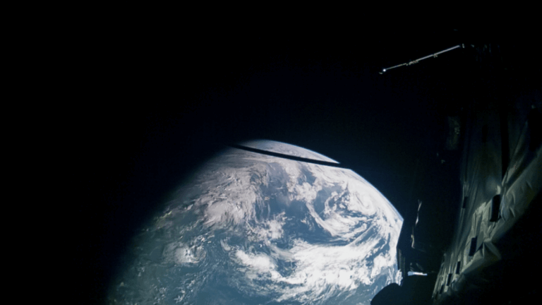 Spacecraft swoops between moon and Earth, captures stunning footage_66ef3437ac1c8.png