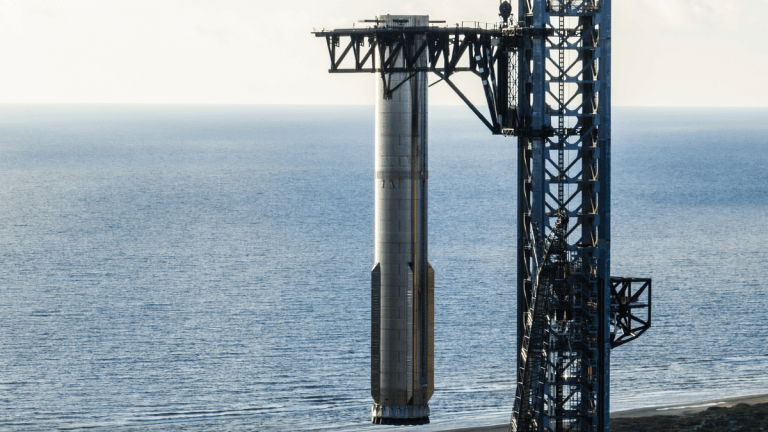 SpaceX practices for epic Starship booster catch attempt (photos)_66edf1c477e13.png