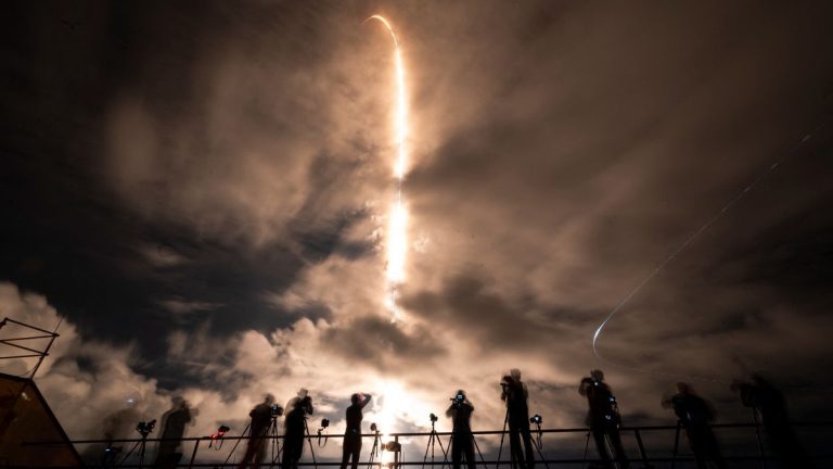 SpaceX’s historic private Polaris Dawn astronaut launch lights up predawn sky (photos)_66e05d659c3c9.jpeg