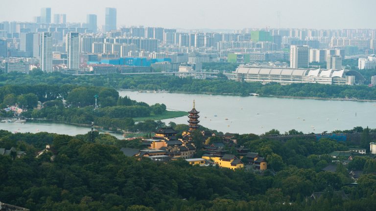 Urban trees enhance cooling on hotter days but face challenges in extreme heat, finds study_66e9997565fc7.jpeg