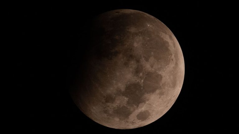 What time is the Harvest Moon Supermoon lunar eclipse tonight?_66e9fd4b69be6.jpeg