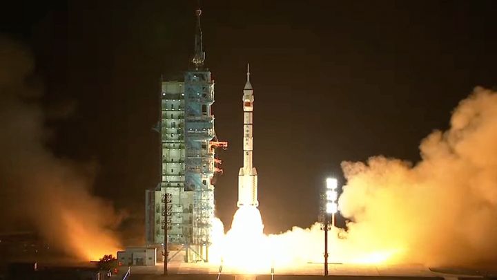 China launches 3 astronauts to Tiangong space station on Shenzhou 19 mission (video)_672190d582d4c.jpeg