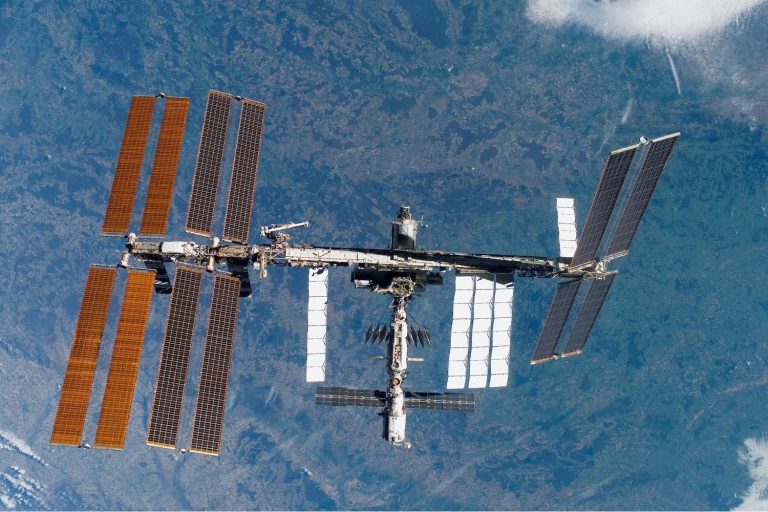 Growing Air Leak in Russian Segment Now Deemed Greatest ISS Risk, Report Reveals_67115f4bc64e6.jpeg