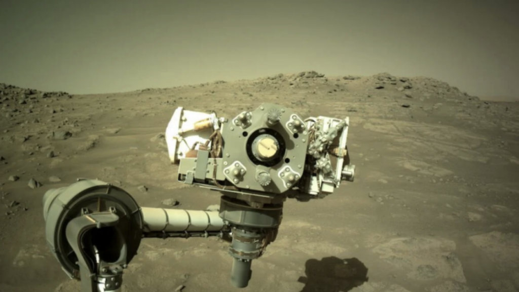 NASA rover climbs daunting slope, views its remarkable Mars adventure_672231b73dc65.png