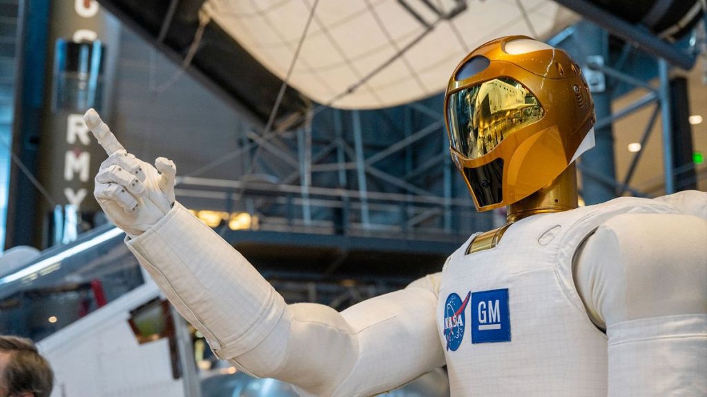 NASA’s Robonaut-2 reunited with its ride into space at Smithsonian_671c050b08a10.jpeg