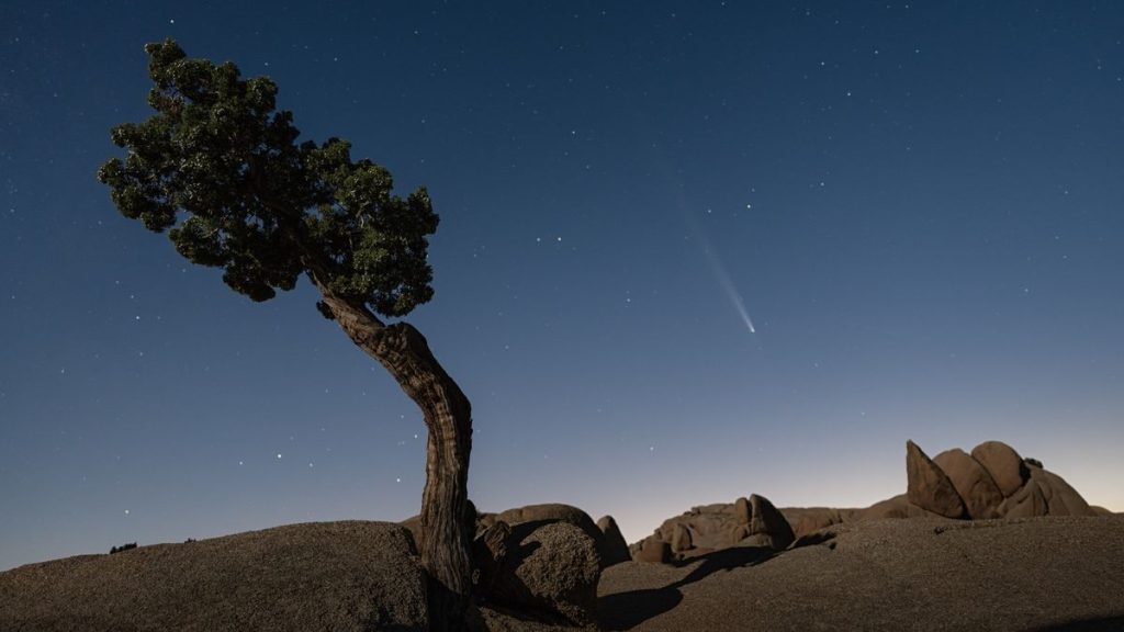 See the ‘comet of the century’ light up the night sky in breathtaking photos_671811162bed9.jpeg