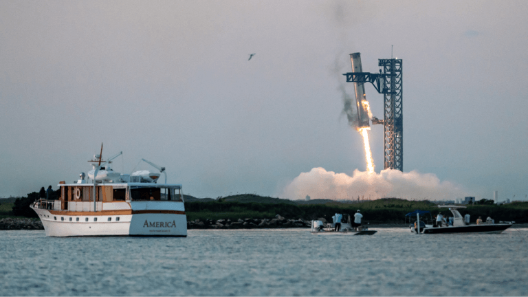 SpaceX catches giant Starship booster with ‘Chopsticks’ on historic Flight 5 rocket launch and landing (video)_670c4440c83f0.png