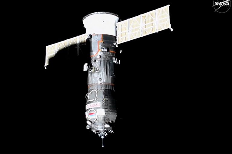 Astronauts Report Alarming Stench Coming From Russian Spacecraft Docked to ISS_6744cf43b972b.jpeg