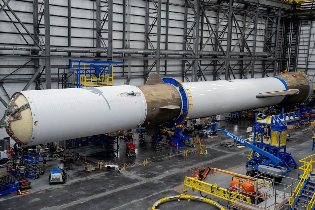 Bezos’ Big Rocket Finally Assembled After Years of Delays_6736a3243e252.jpeg