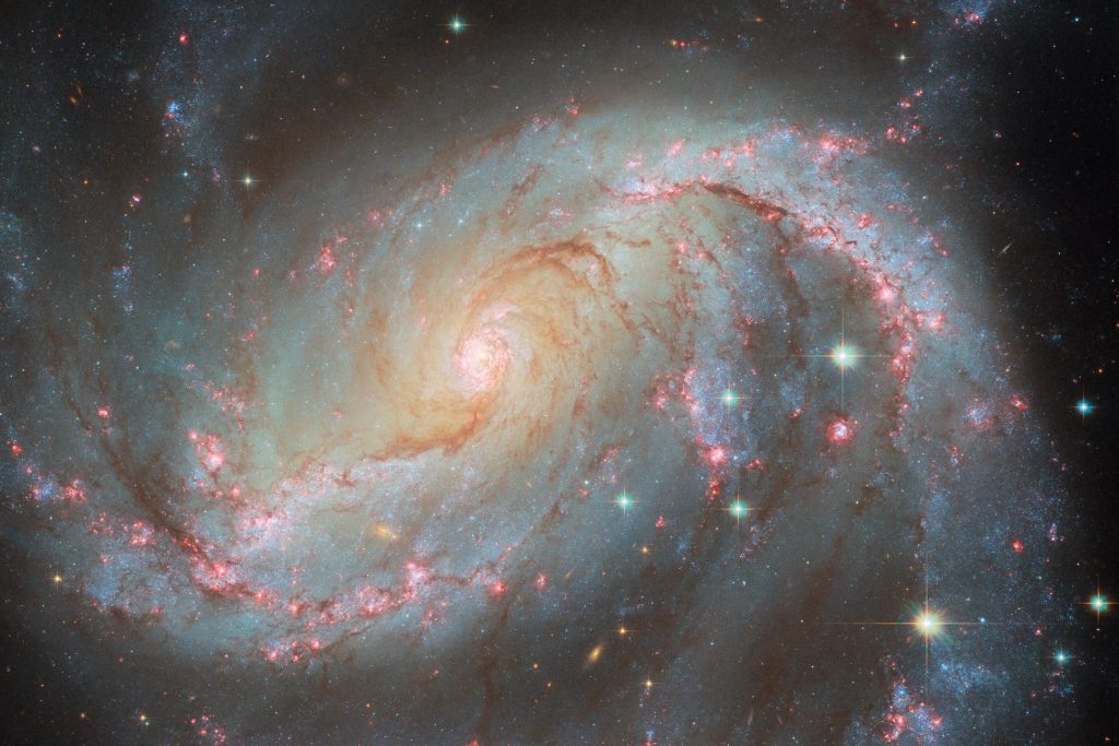 Hubble captures barred spiral galaxy NGC 1672_6730de679eaa3.jpeg