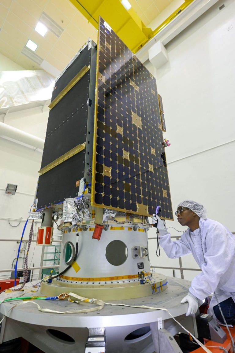 Lockheed Martin’s new mid-size satellite platform closer to launch_673e8cb1de948.jpeg