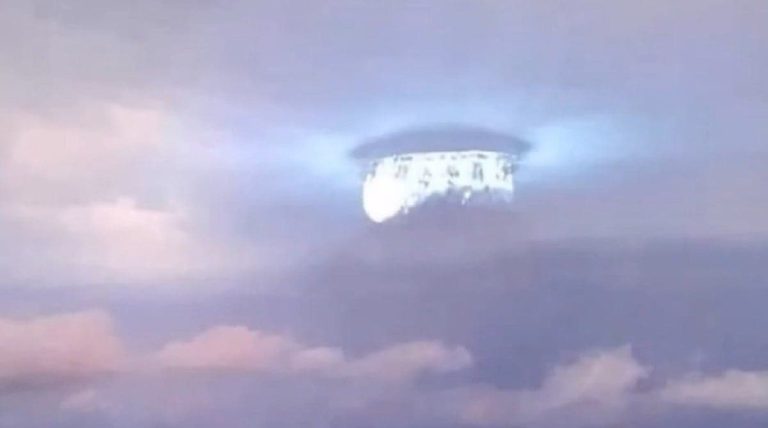 Pentagon Whistleblower Admits Photo of UFO Mothership Was Fake_67267f0b63ab2.jpeg