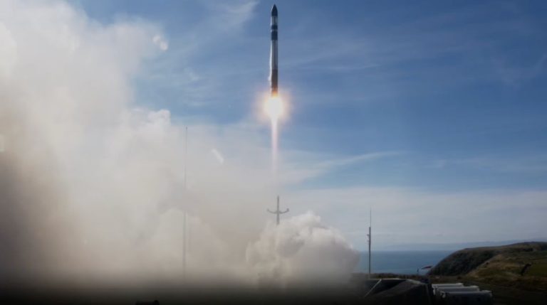 Rocket Lab launches 200th satellite to orbit (photos, video)_674480a4094bb.jpeg